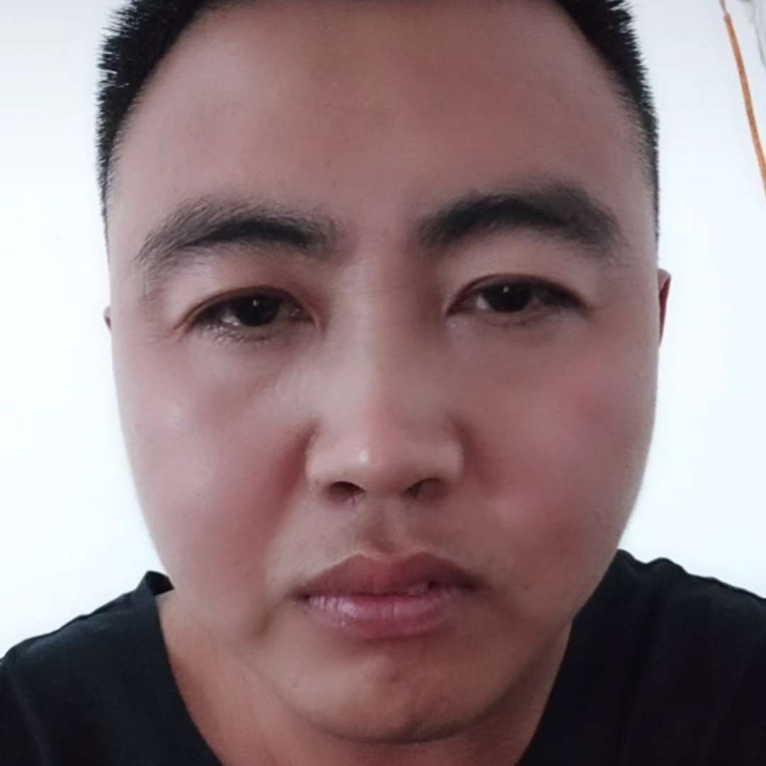 笑点低浅吻大门的照片