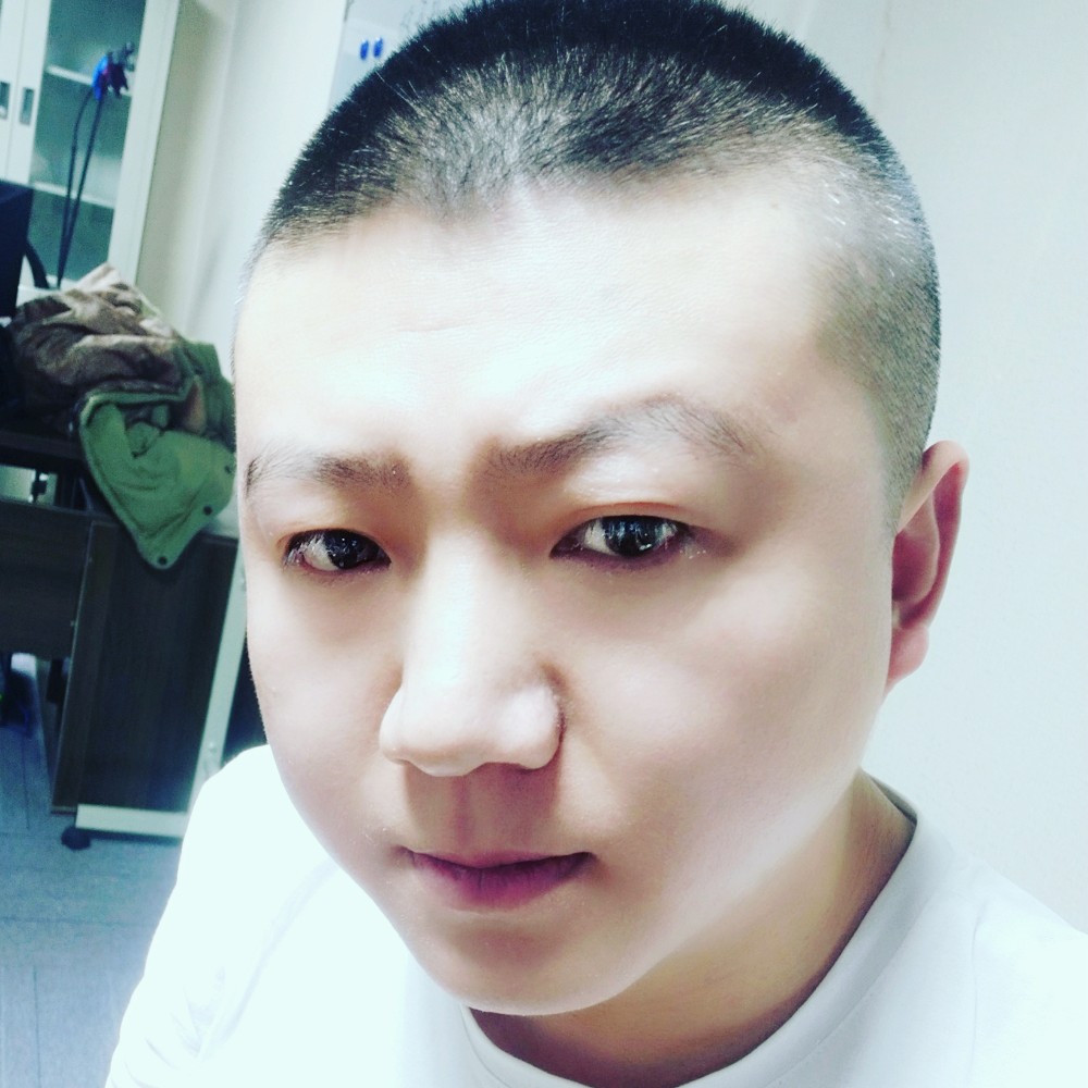 冷艳倾心帅哥的照片