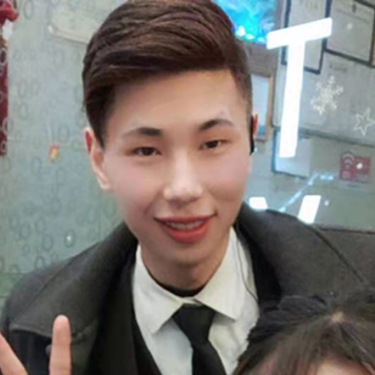 身影挽手会撒娇的照片