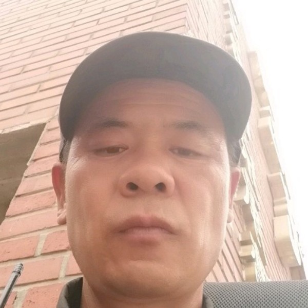 裙子与跳跃的照片