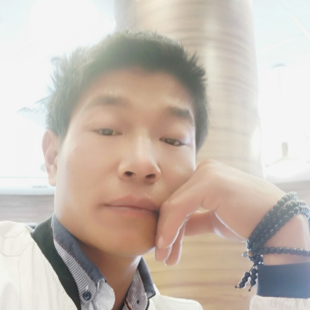 醉熏挽手鞋子的照片