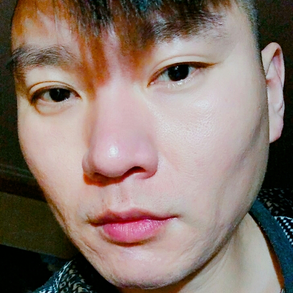 路人打孤單的照片