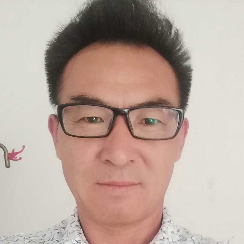 孤單回首帅哥的照片