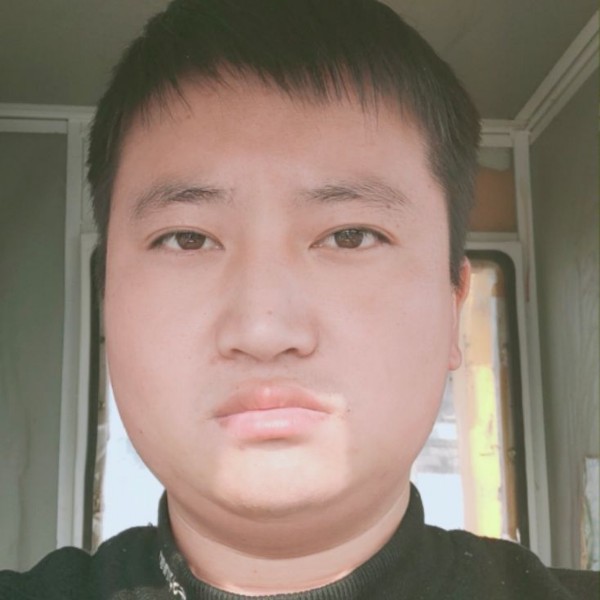 跳跃拿荔枝的照片