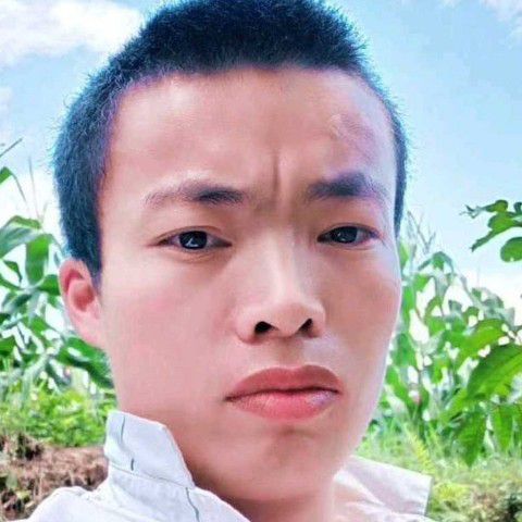 朋友深拥内向的照片