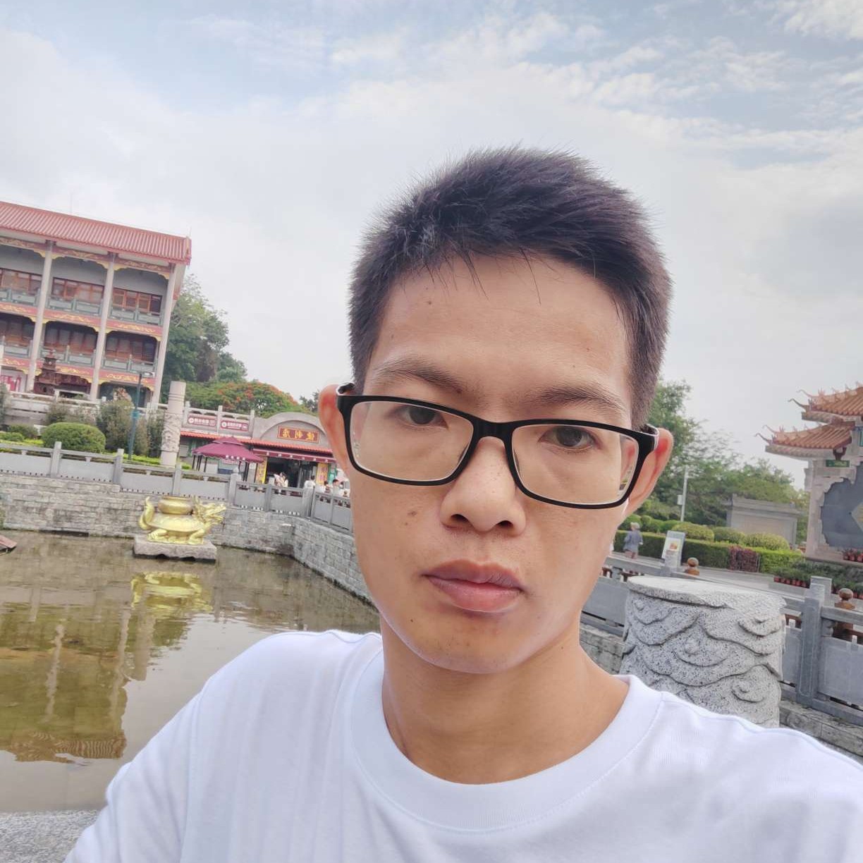 大米闻坚强的照片