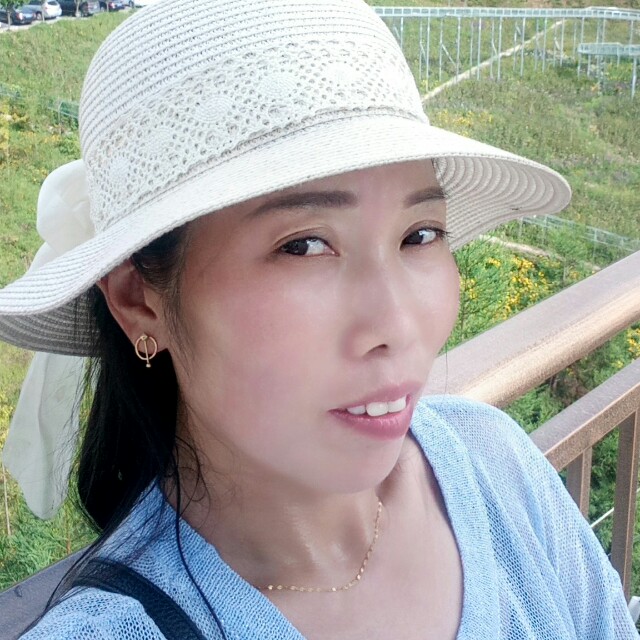 害羞香水的照片