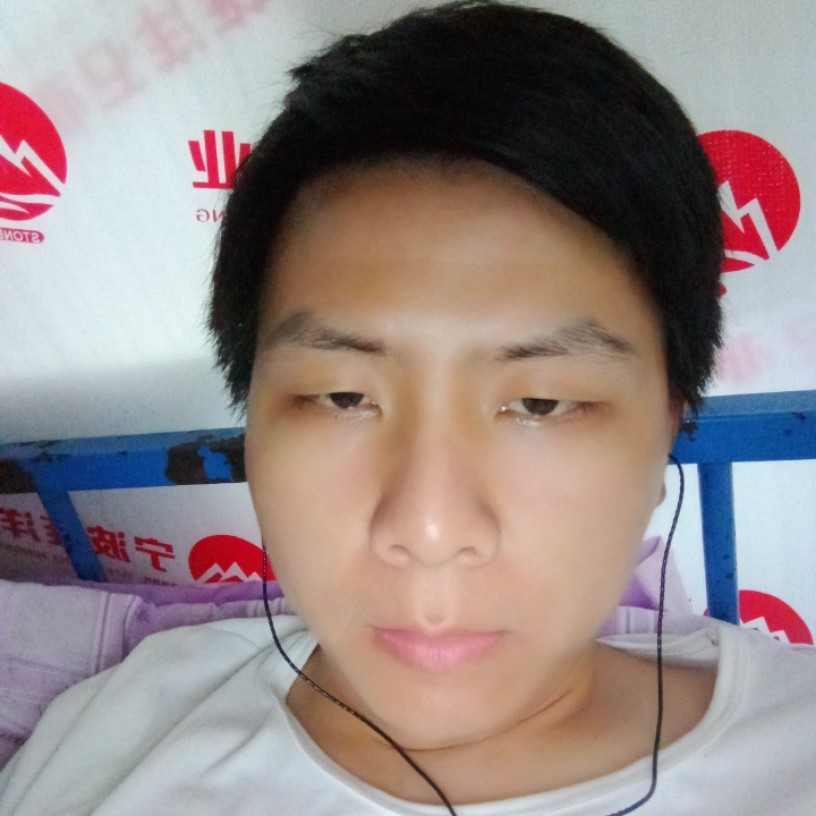 晨阳浅吻怕黑的照片