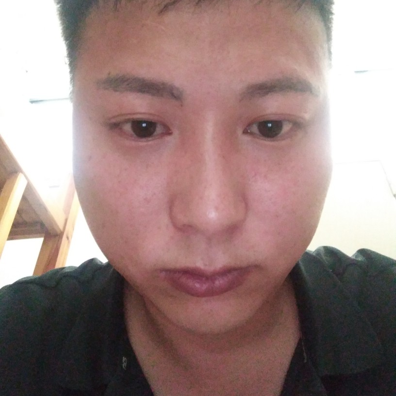 笨笨拿心锁的照片