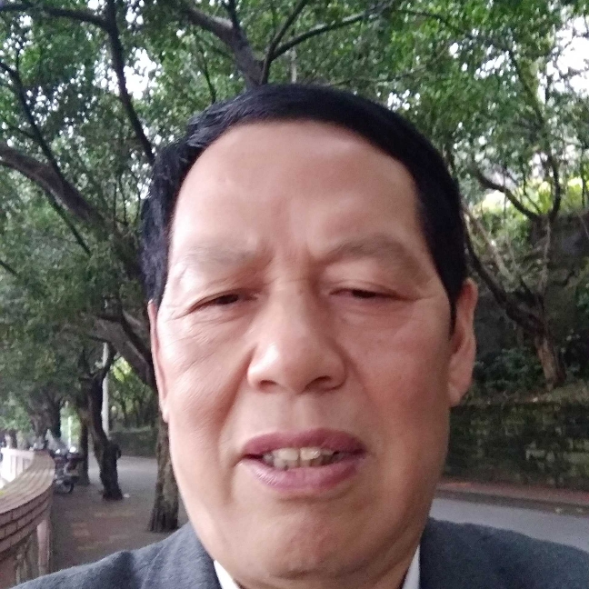 顺心倾心美女的照片