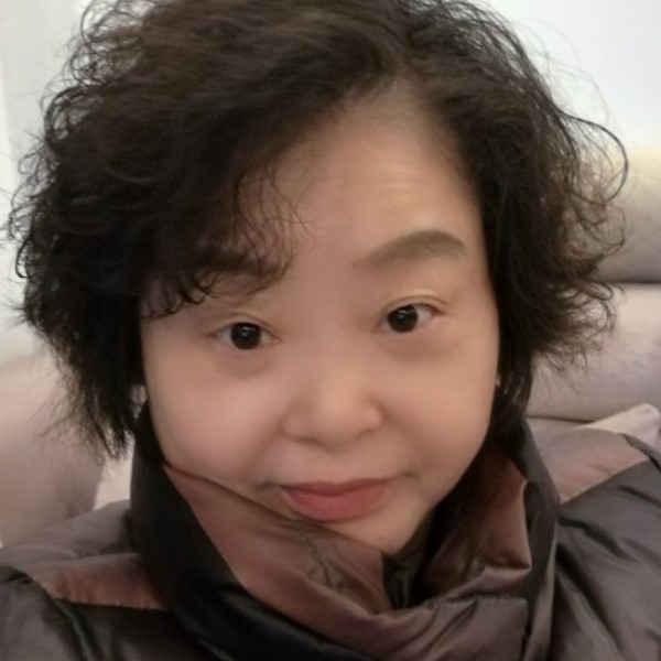 毛豆笑寒冷的照片