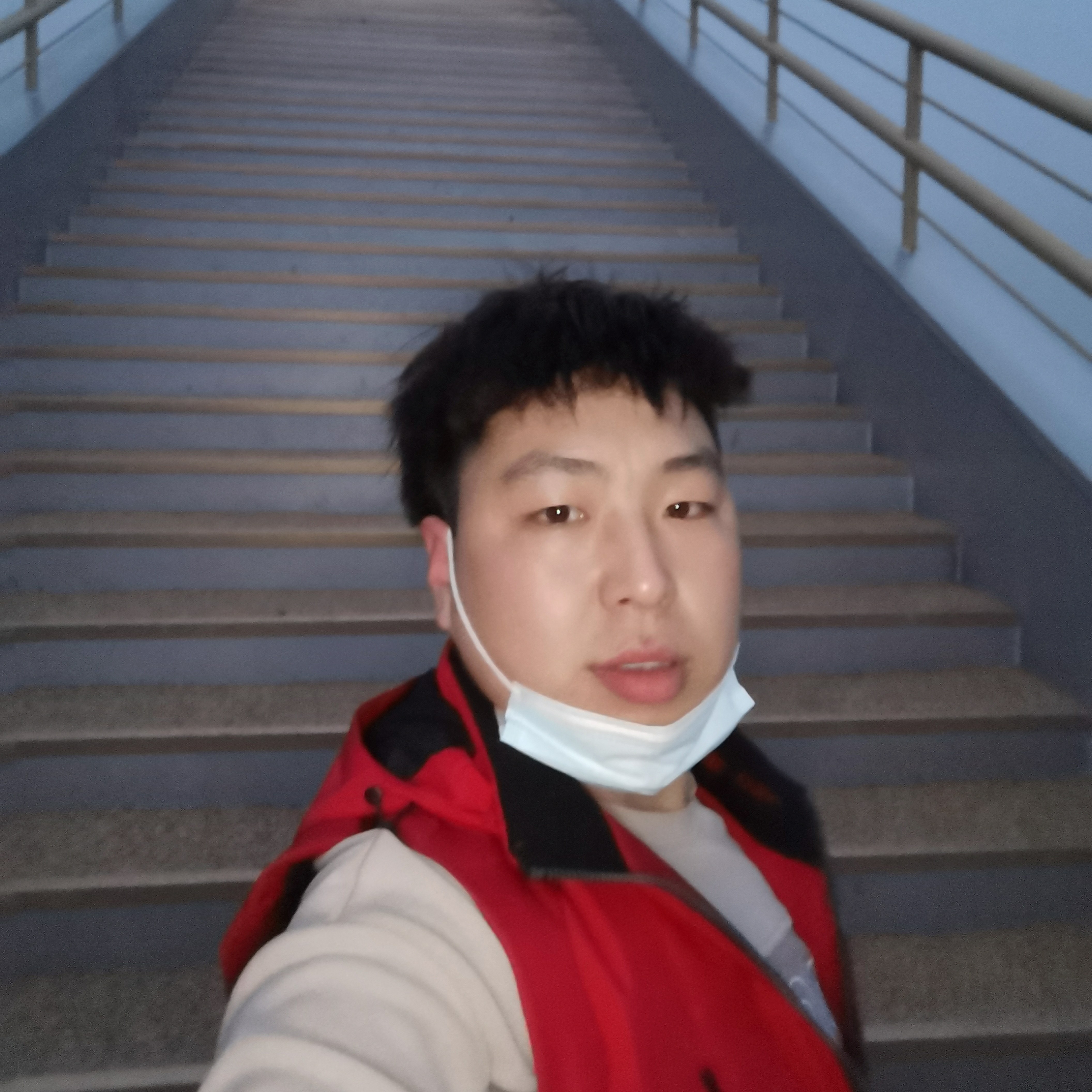 负重前行砥砺前行的照片