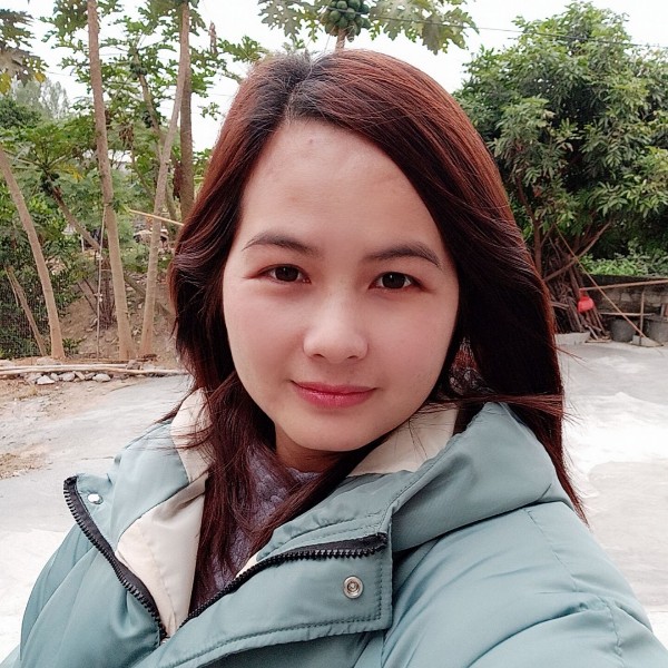 广西农村的女孩的照片