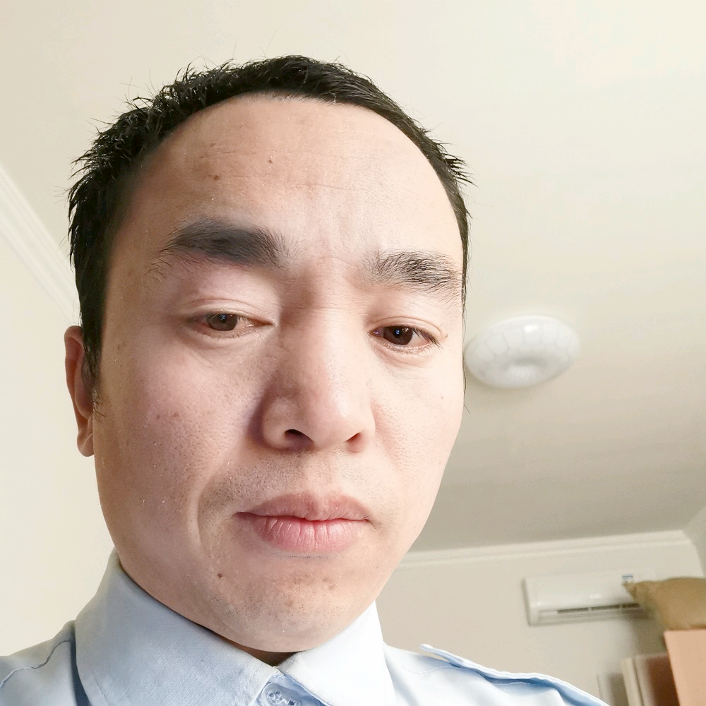 缠绵深拥金鱼的照片