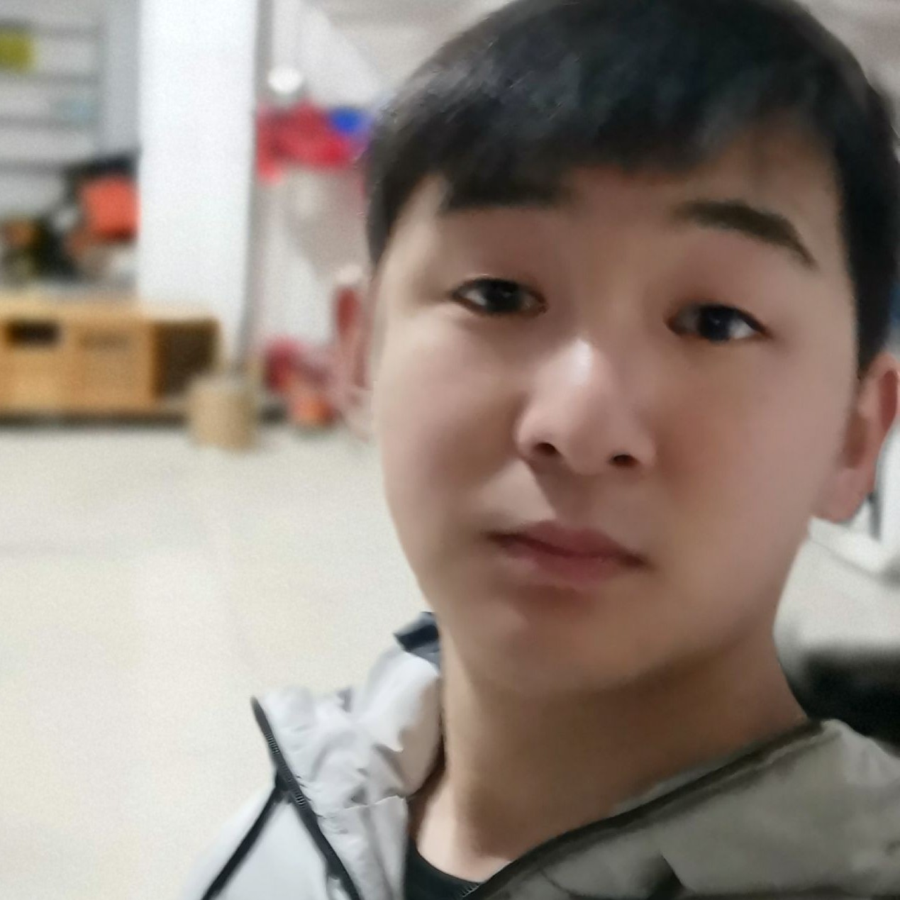 外套闻自信的照片
