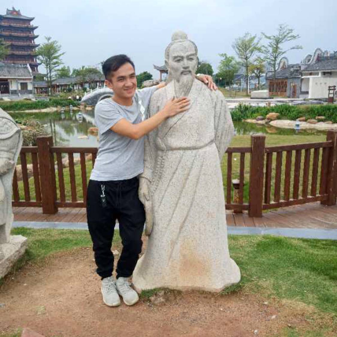 默默泪了青琯的照片
