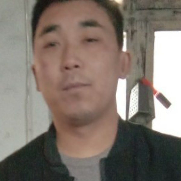 下雨路口在相会的照片