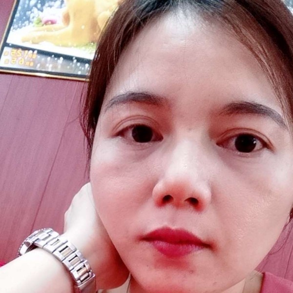 忧伤深拥爱情的照片