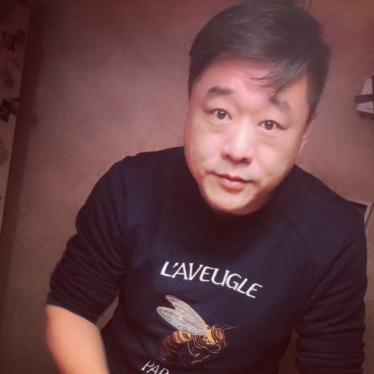飞在空中的鹰的照片