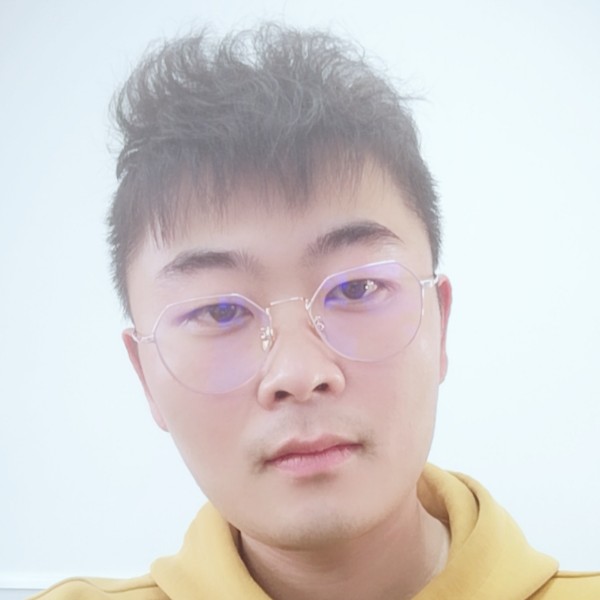 细心保卫白羊的照片