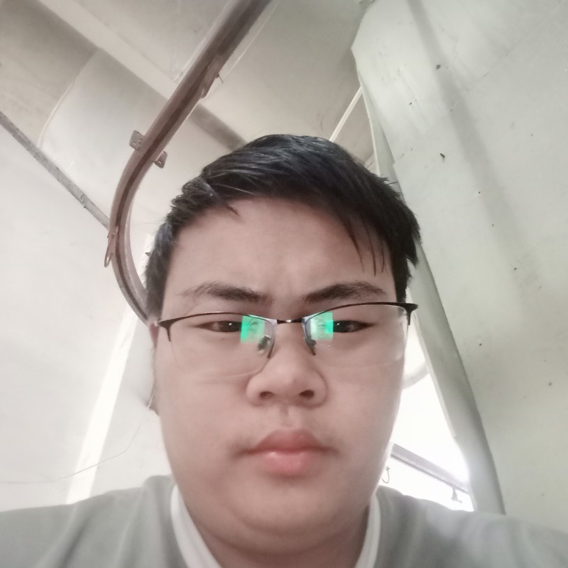 风中独立的照片