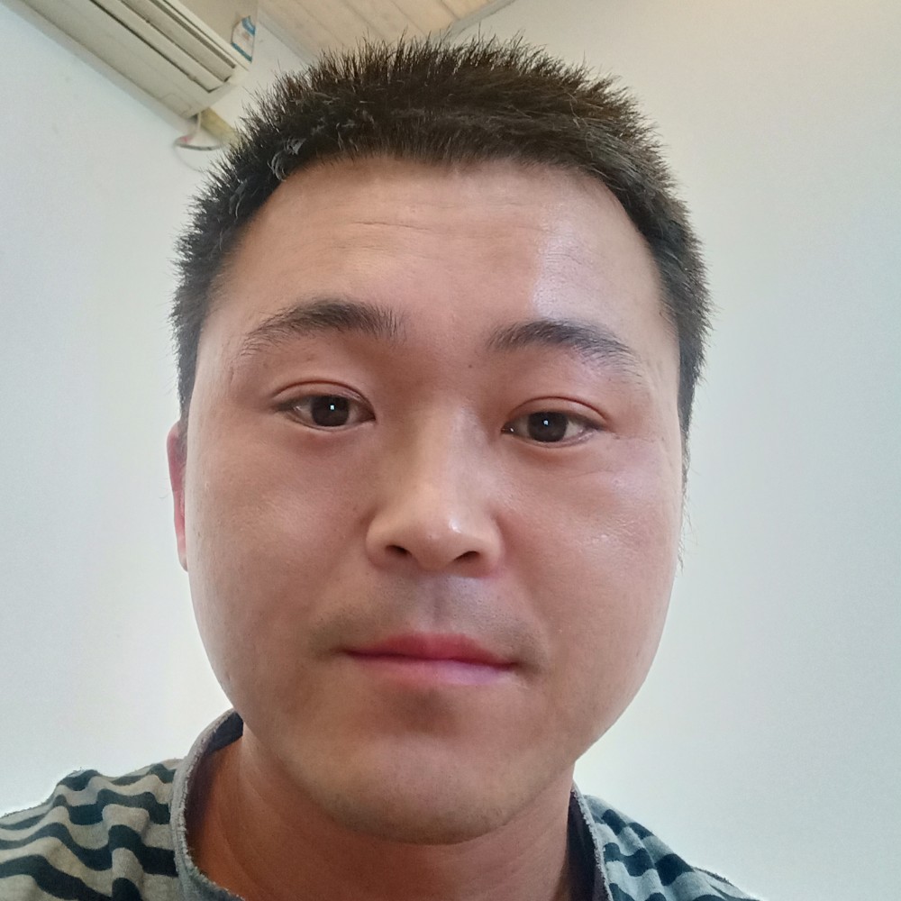 哈密瓜认真的照片
