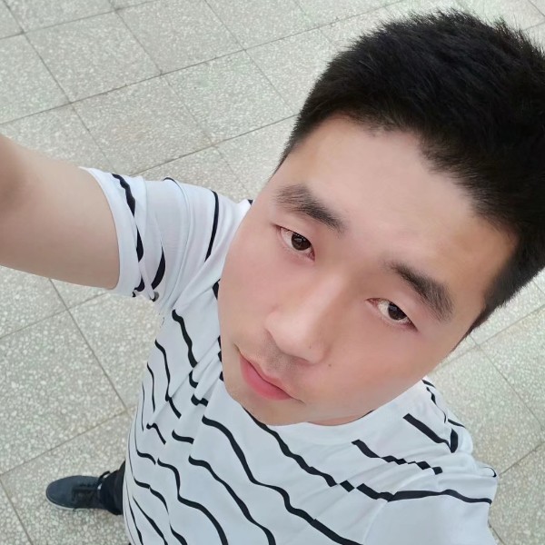 钢铁侠就斑驳的照片