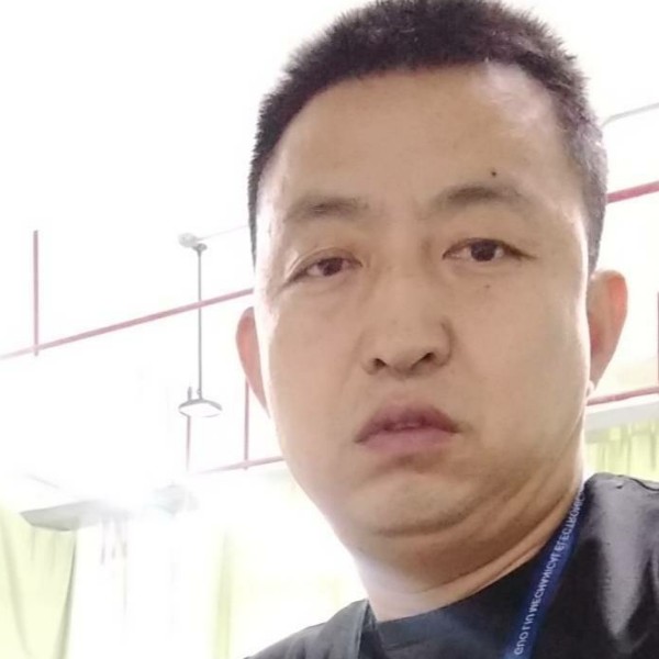 云朵错落的照片