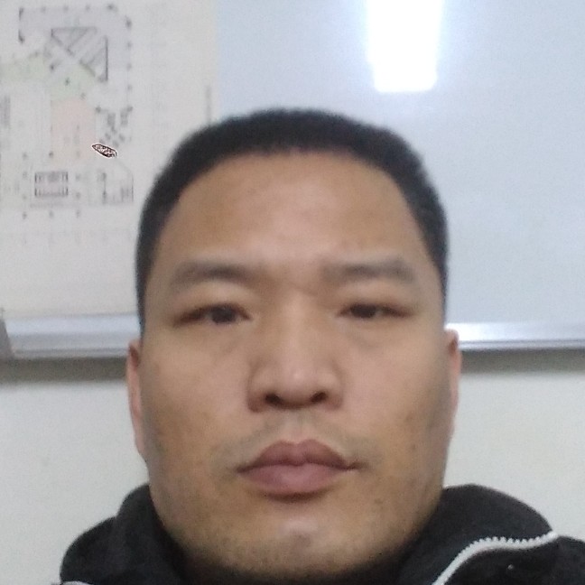 留胡子停止煎蛋的照片