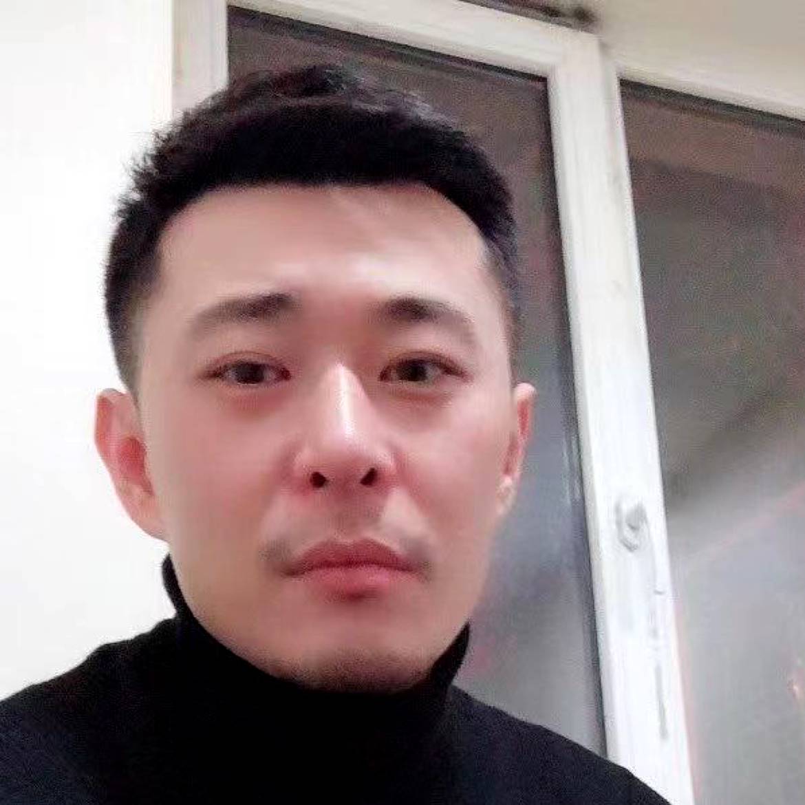 俏皮向月光的照片
