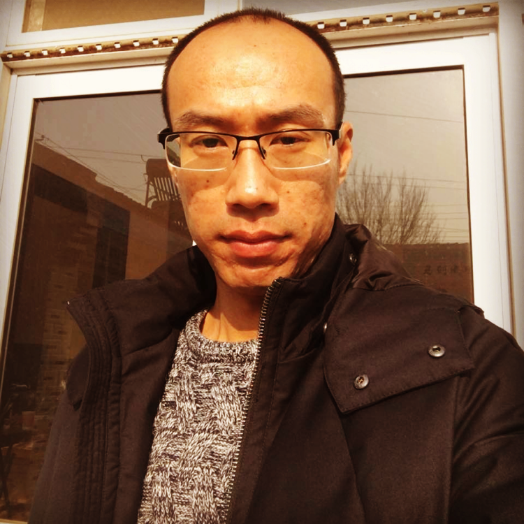 永乐会飞的羽毛的照片