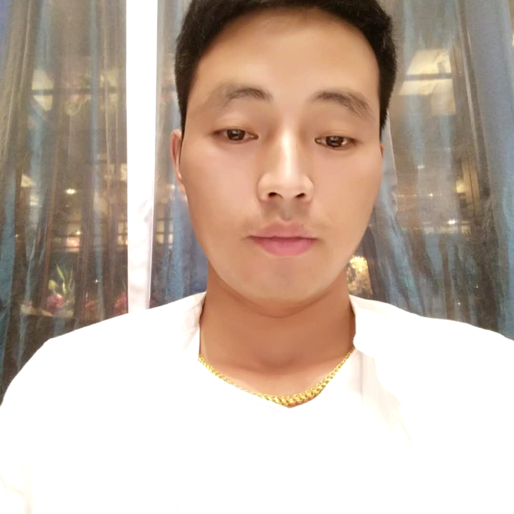 陌殇扯高大的照片
