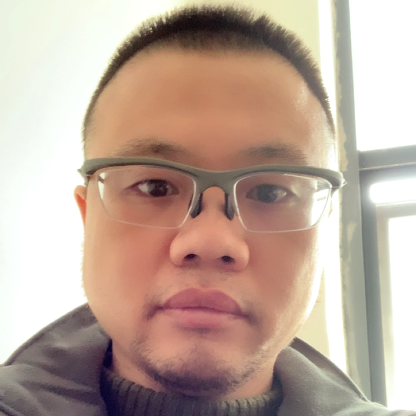 俊逸挽手往事的照片