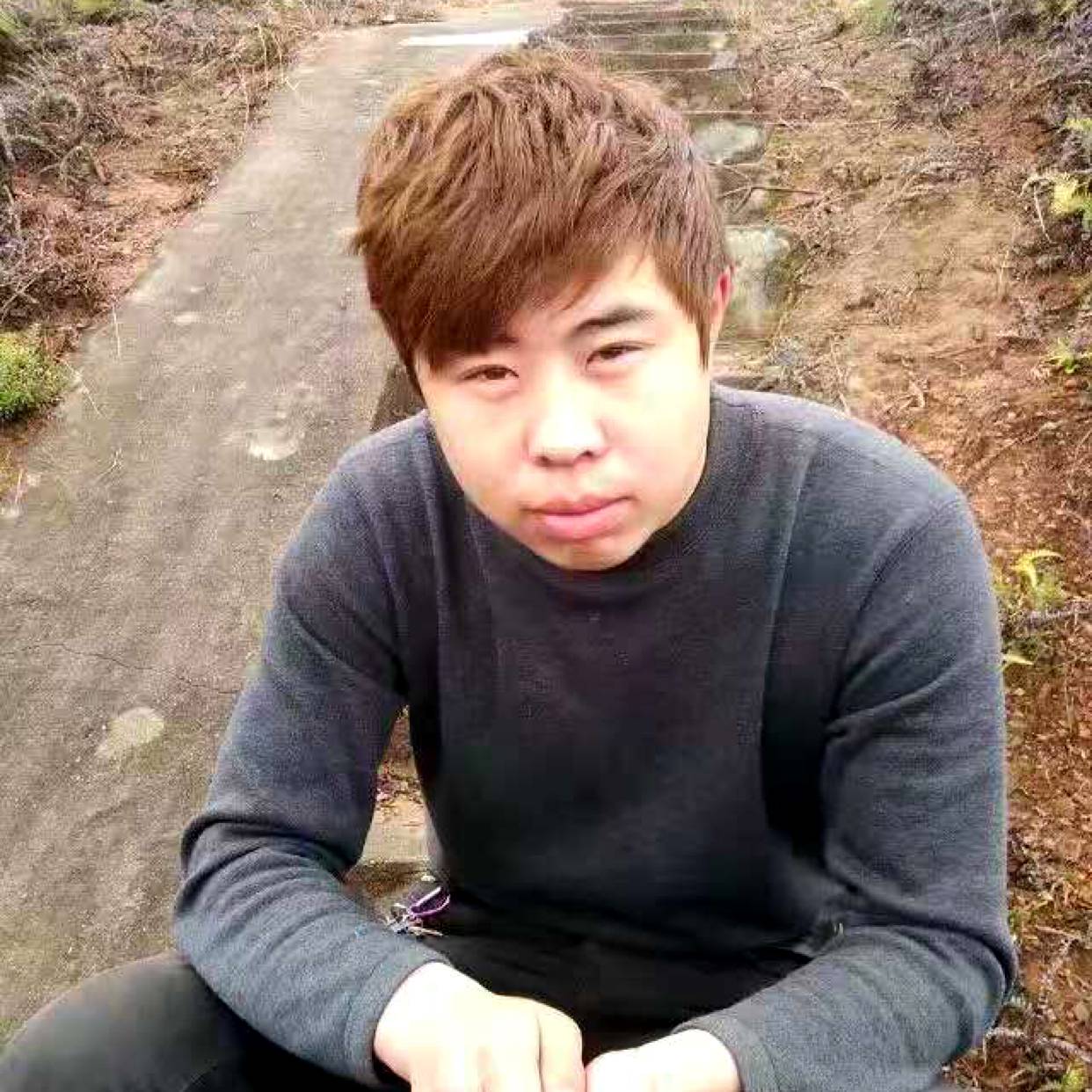 自然而然飘落的照片