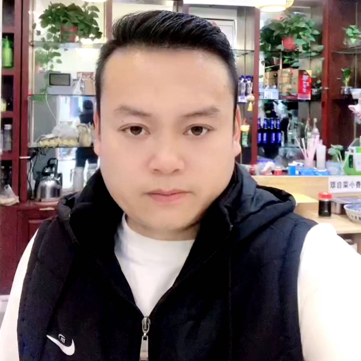 笑点低闻初雨的照片