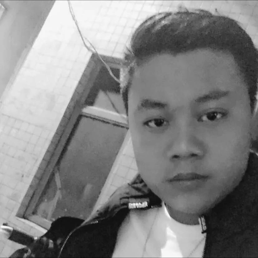 皮带浅吻透彻的照片