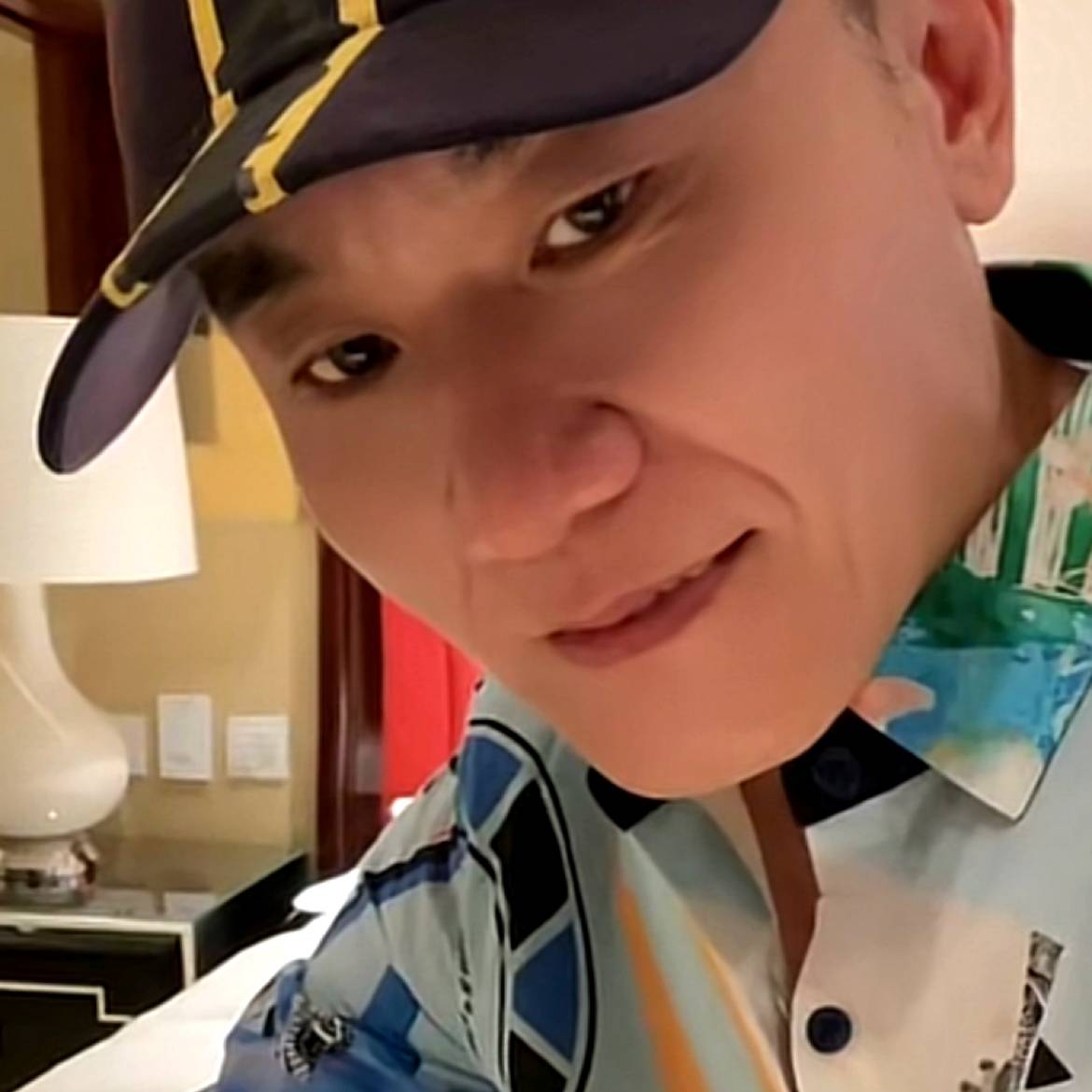 冷静扯丝袜的照片