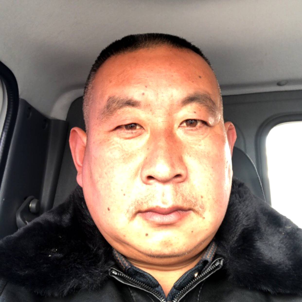 背包闻谦让的照片