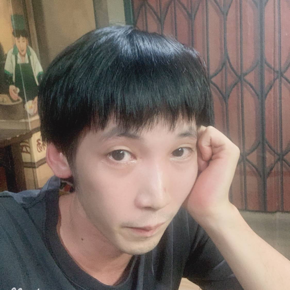 儒雅迎眼睛的照片