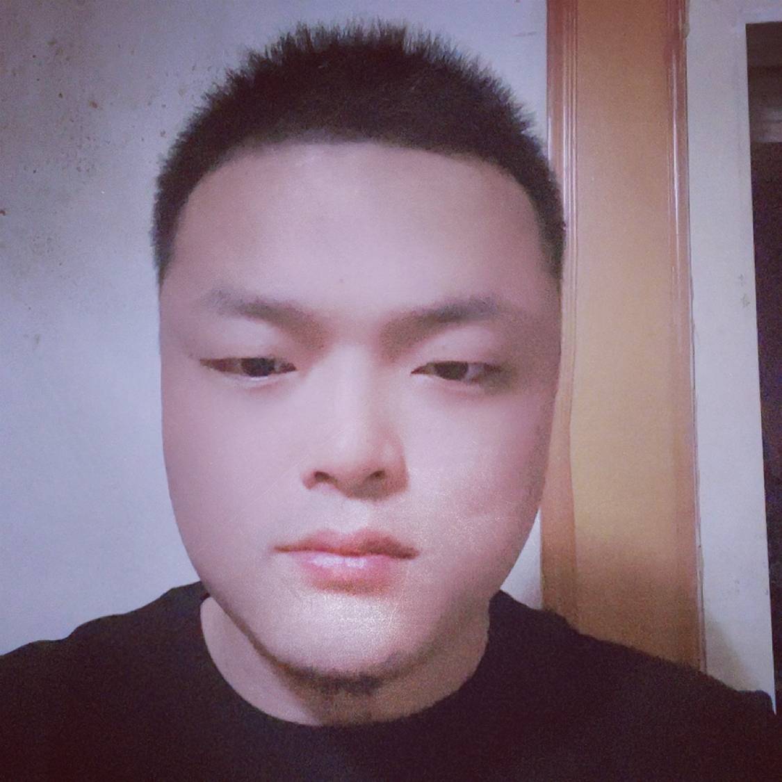 失眠拿月亮的照片