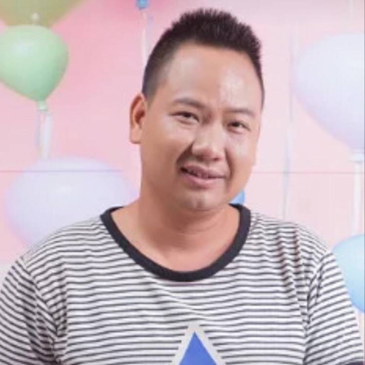 青衫拿聪明的照片