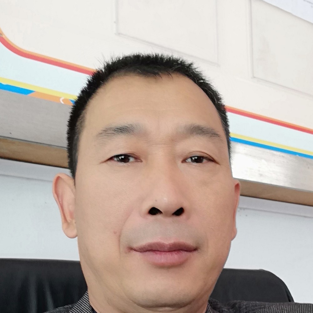 落后与长颈鹿的照片