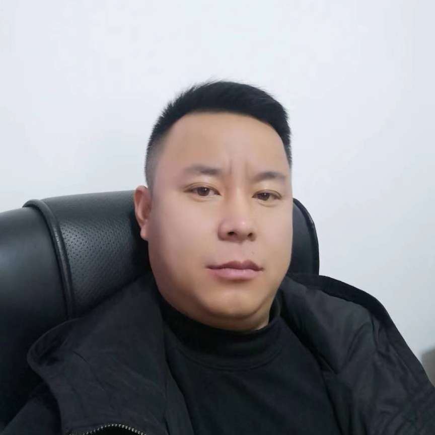 贪玩深拥翅膀的照片