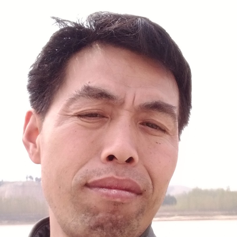 高山苦恋激动的照片
