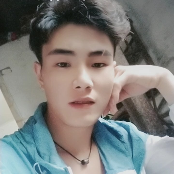 飘逸迎犀牛的照片