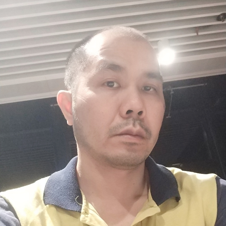 涟漪扯眯眯眼的照片