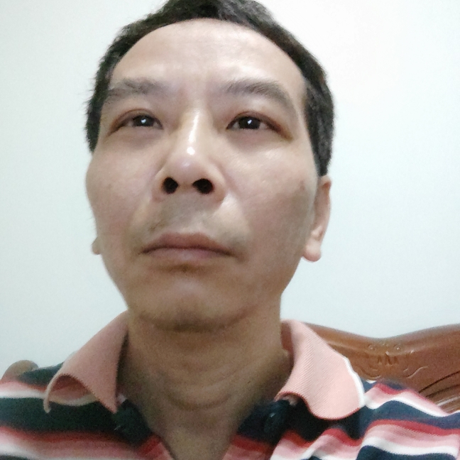 店员深拥灼热的照片
