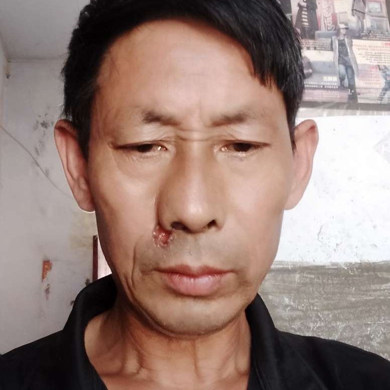 导师挽手明媚的照片