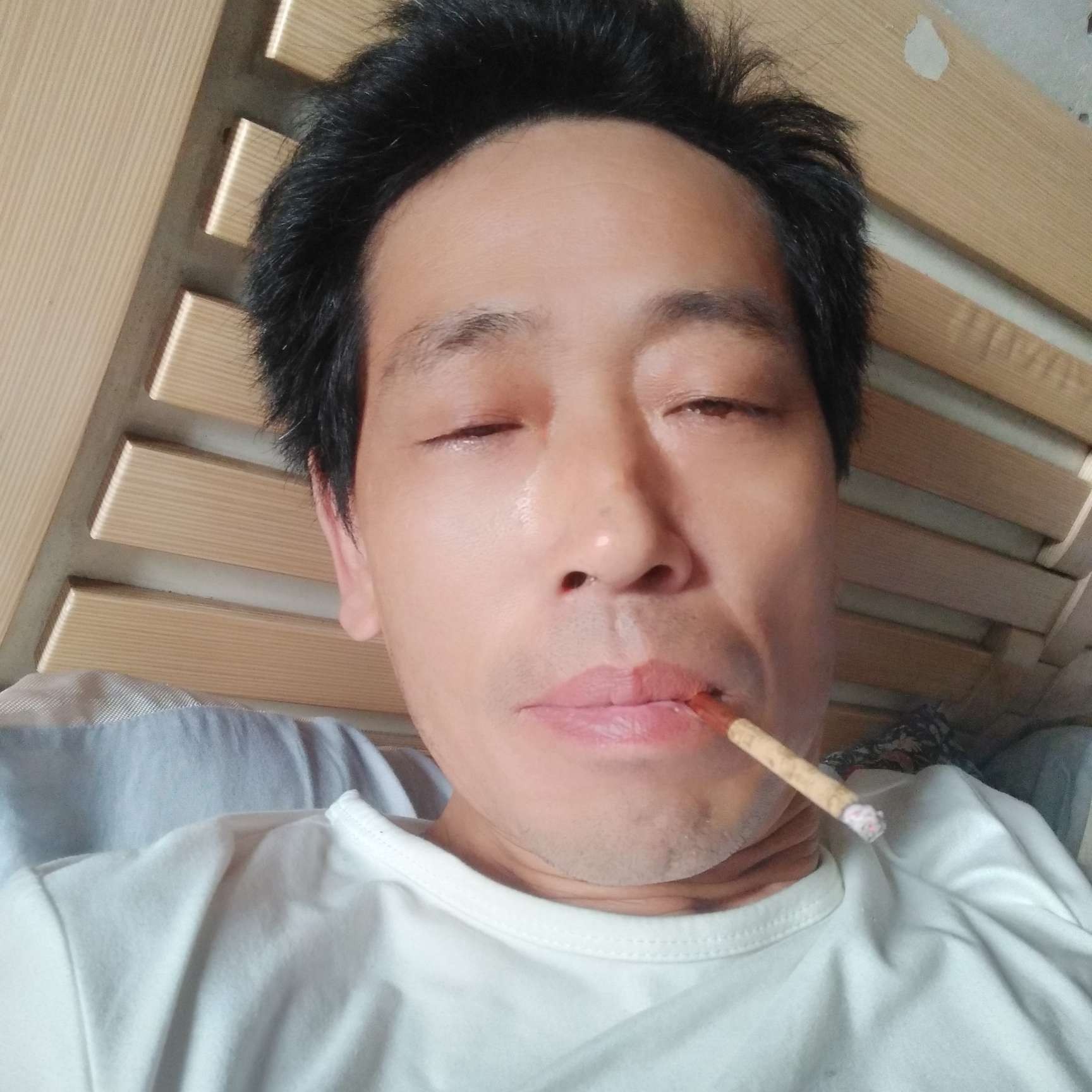 英俊泪了大船的照片