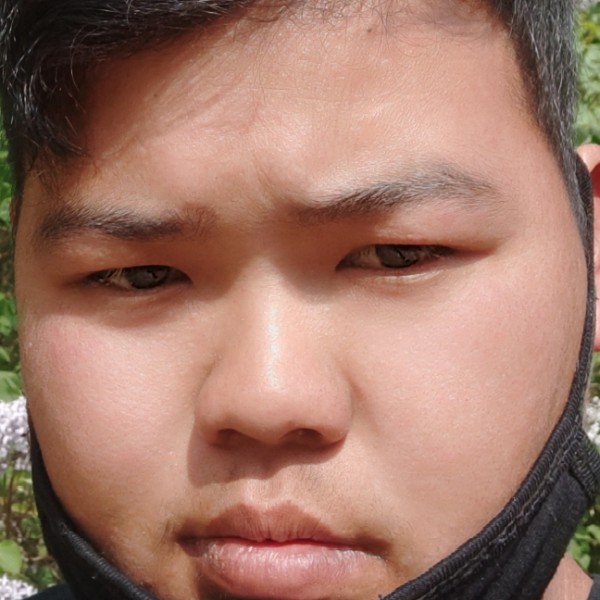 小伙回眸缓慢的照片